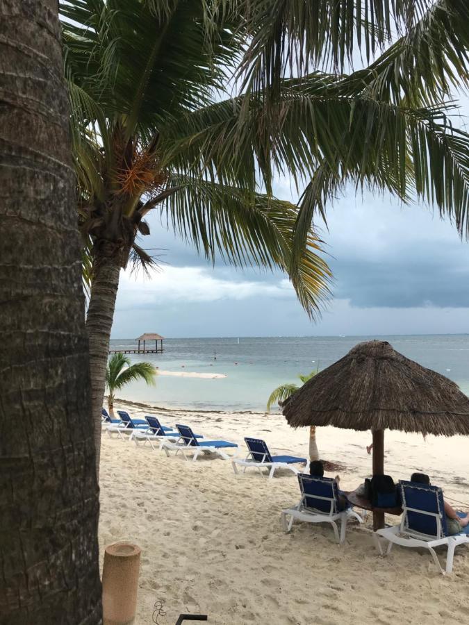Front Beach Private Room With Shared Bathroom 坎昆 外观 照片