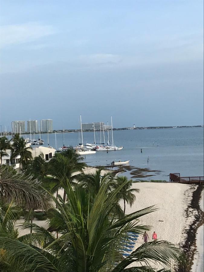 Front Beach Private Room With Shared Bathroom 坎昆 外观 照片