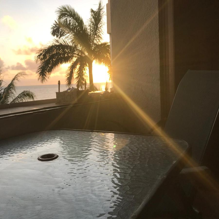 Front Beach Private Room With Shared Bathroom 坎昆 外观 照片