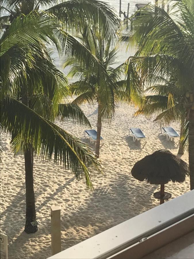 Front Beach Private Room With Shared Bathroom 坎昆 外观 照片