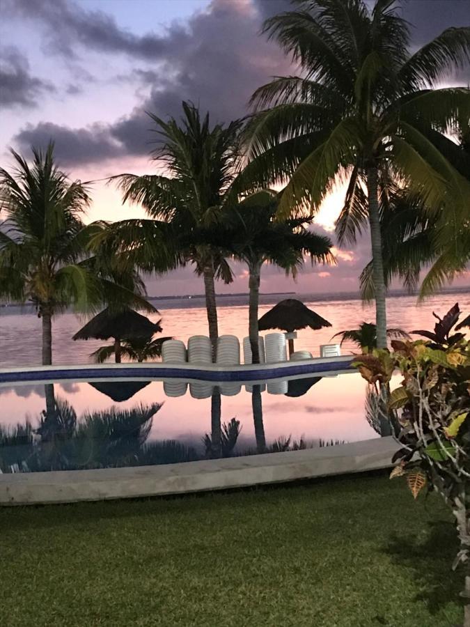 Front Beach Private Room With Shared Bathroom 坎昆 外观 照片