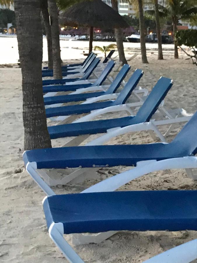 Front Beach Private Room With Shared Bathroom 坎昆 外观 照片