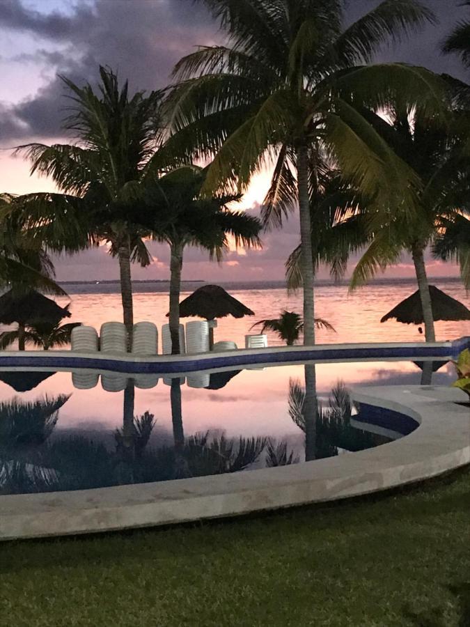 Front Beach Private Room With Shared Bathroom 坎昆 外观 照片