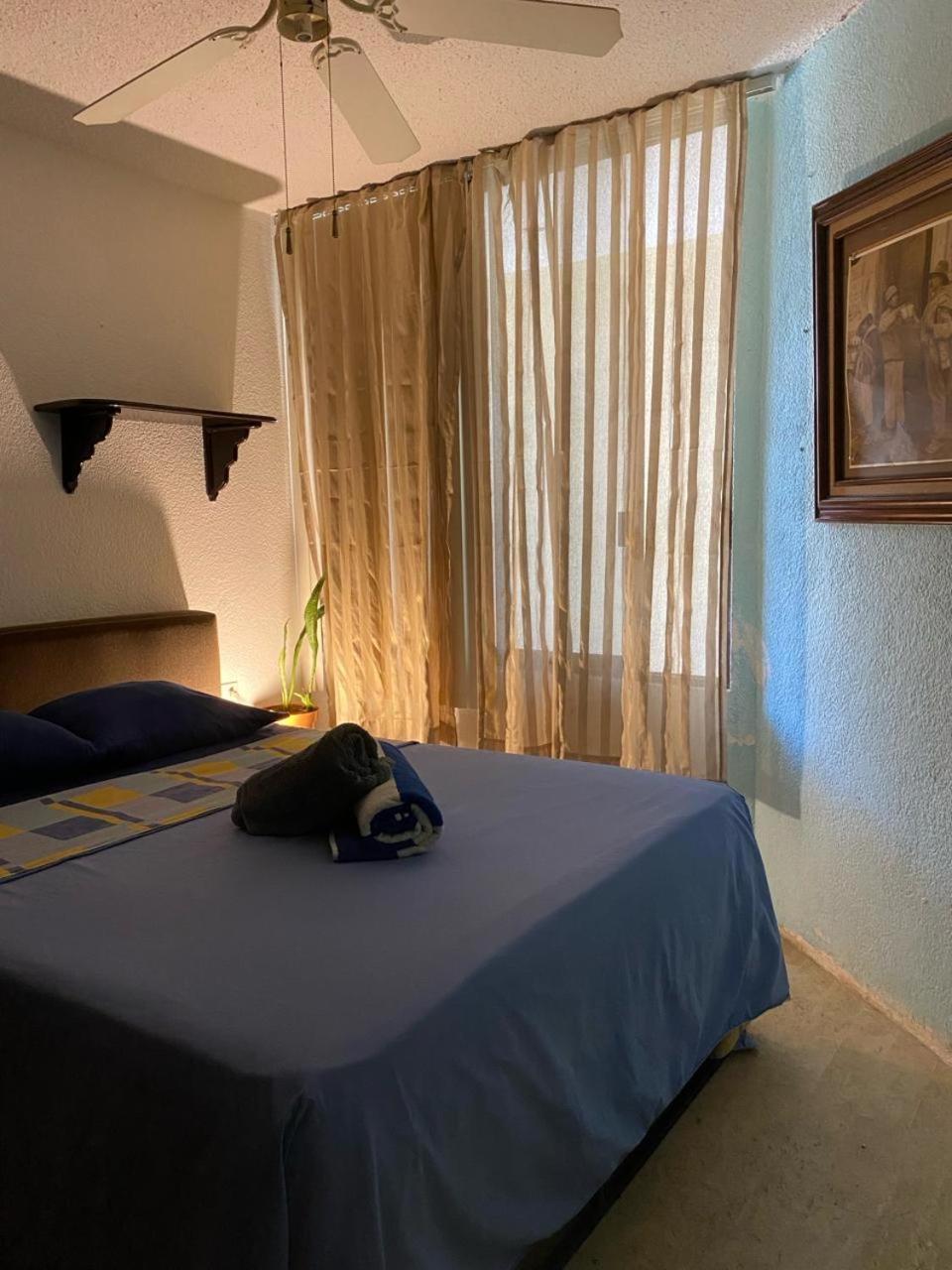 Front Beach Private Room With Shared Bathroom 坎昆 外观 照片