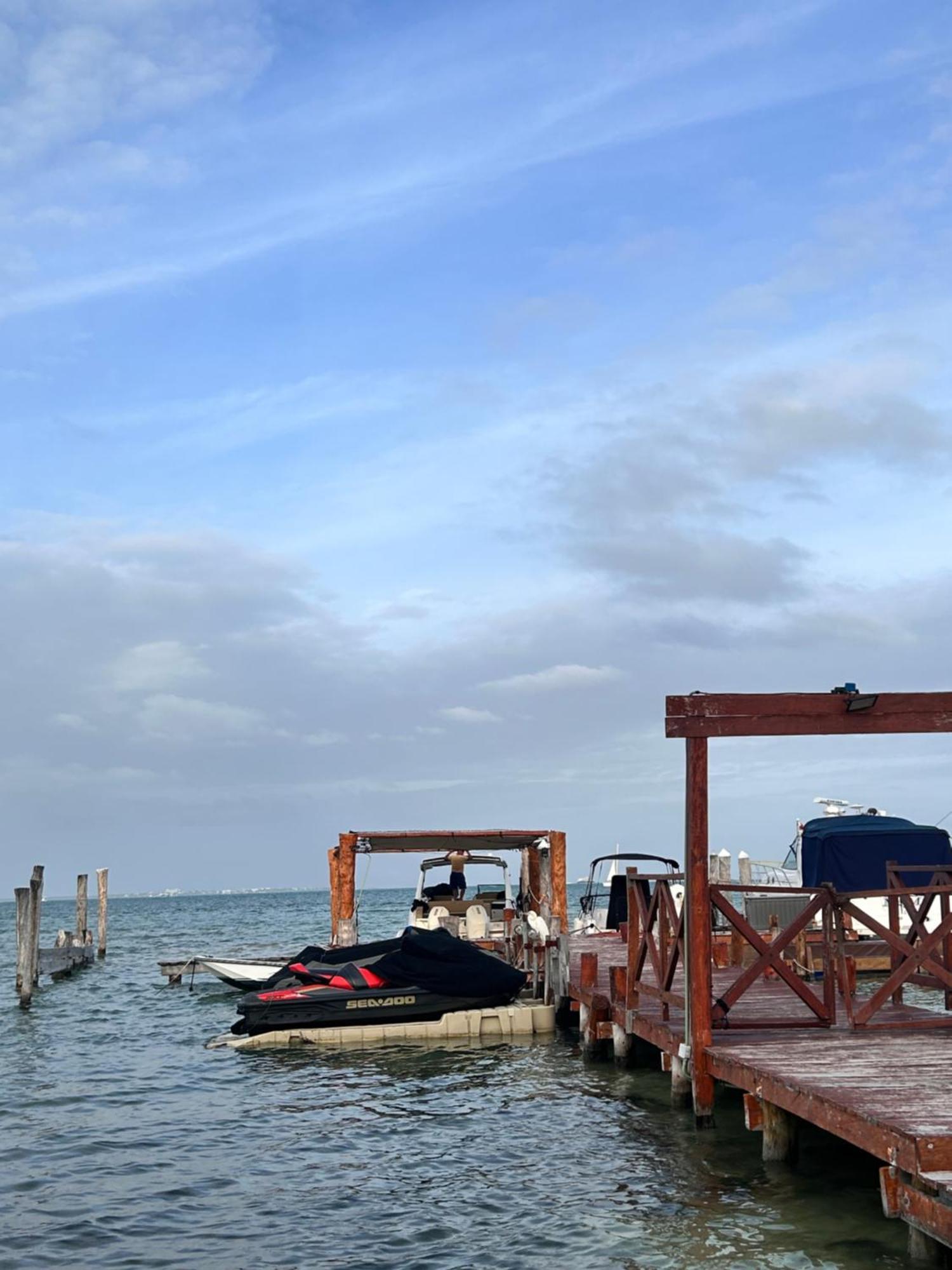Front Beach Private Room With Shared Bathroom 坎昆 外观 照片