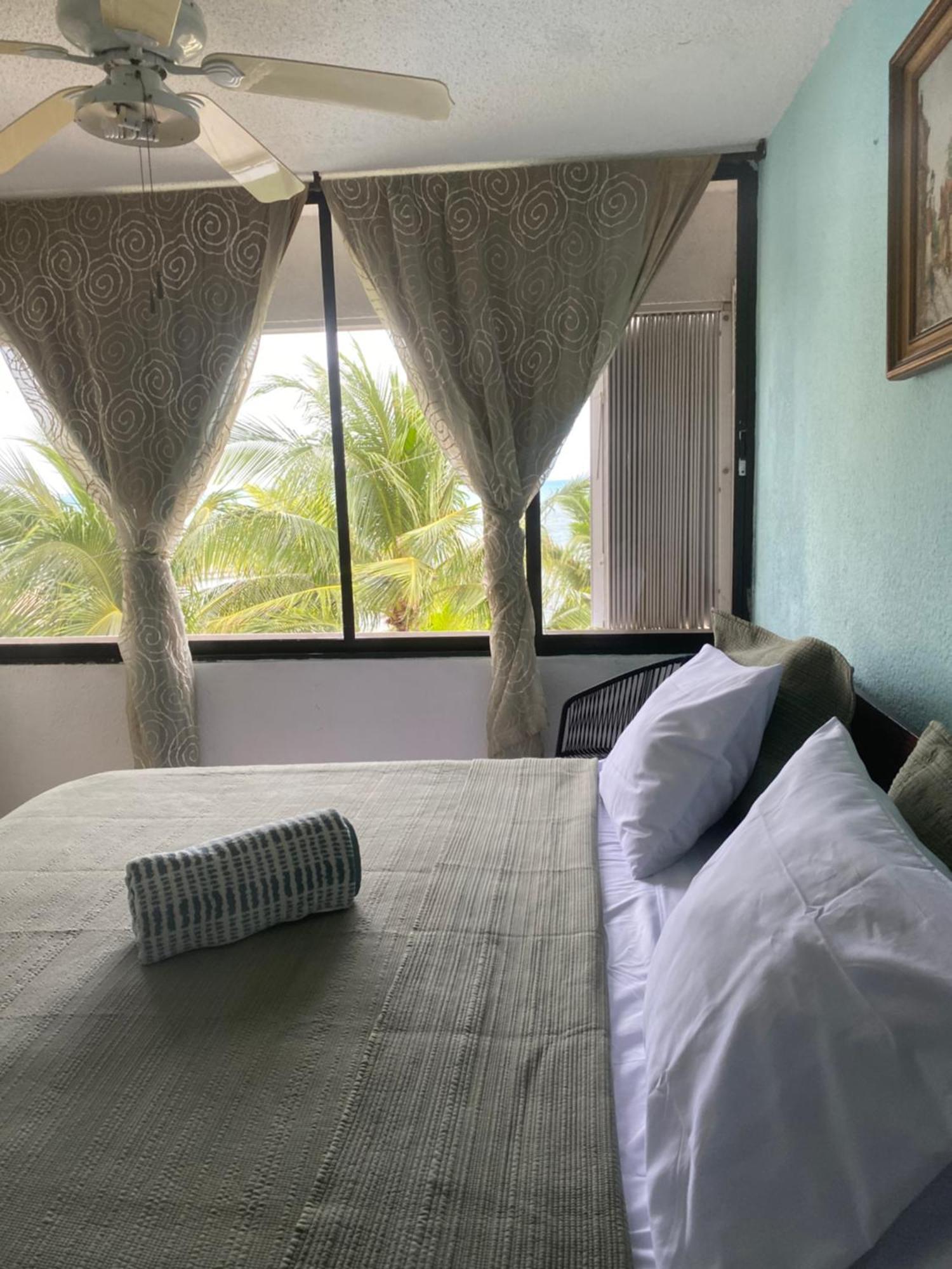 Front Beach Private Room With Shared Bathroom 坎昆 外观 照片