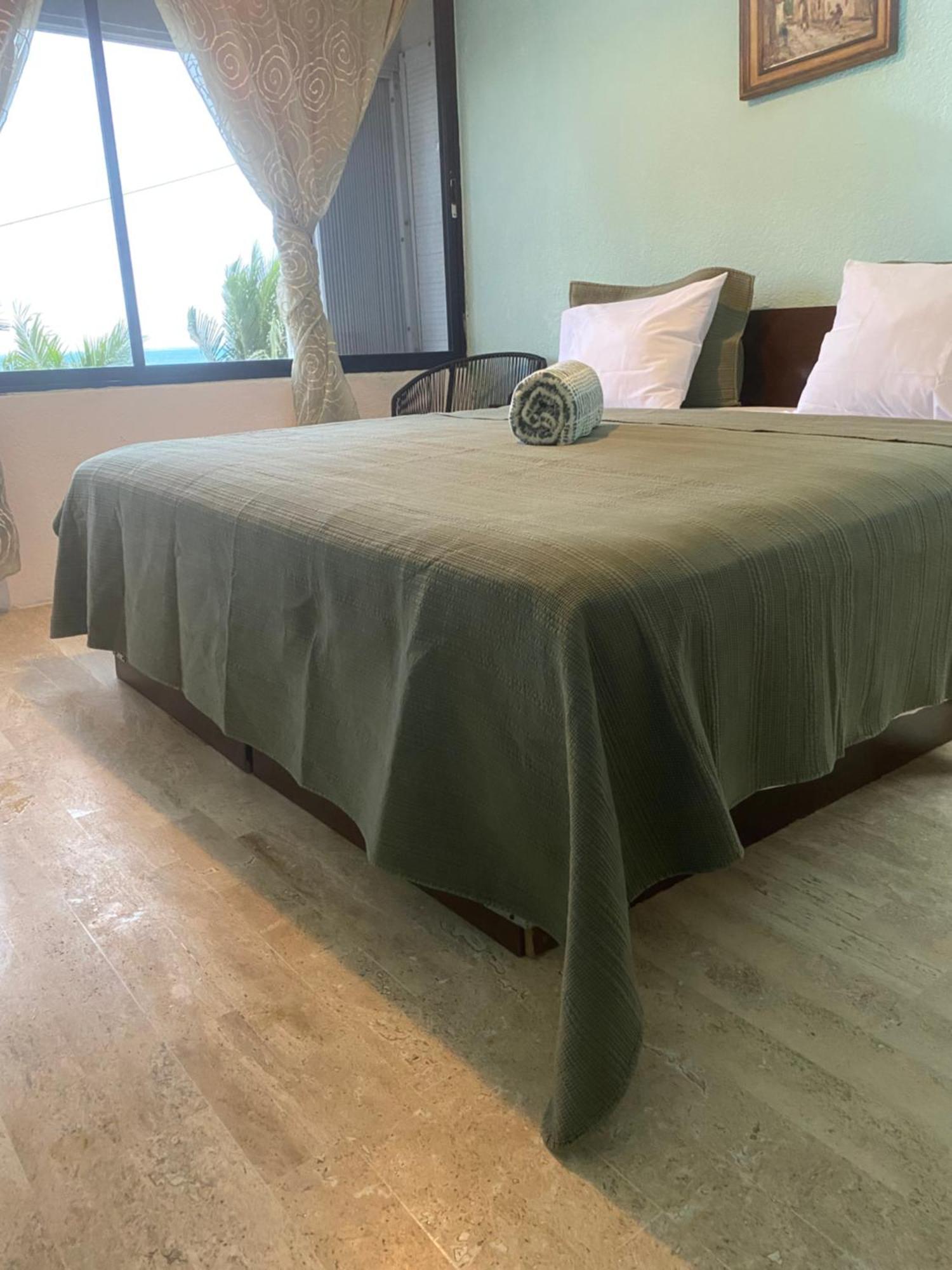 Front Beach Private Room With Shared Bathroom 坎昆 外观 照片