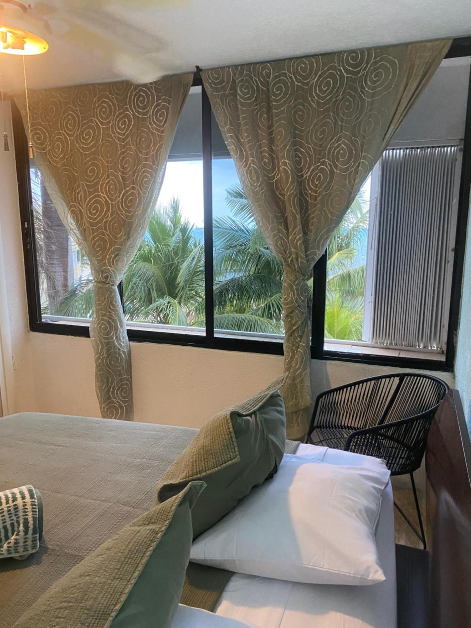 Front Beach Private Room With Shared Bathroom 坎昆 外观 照片