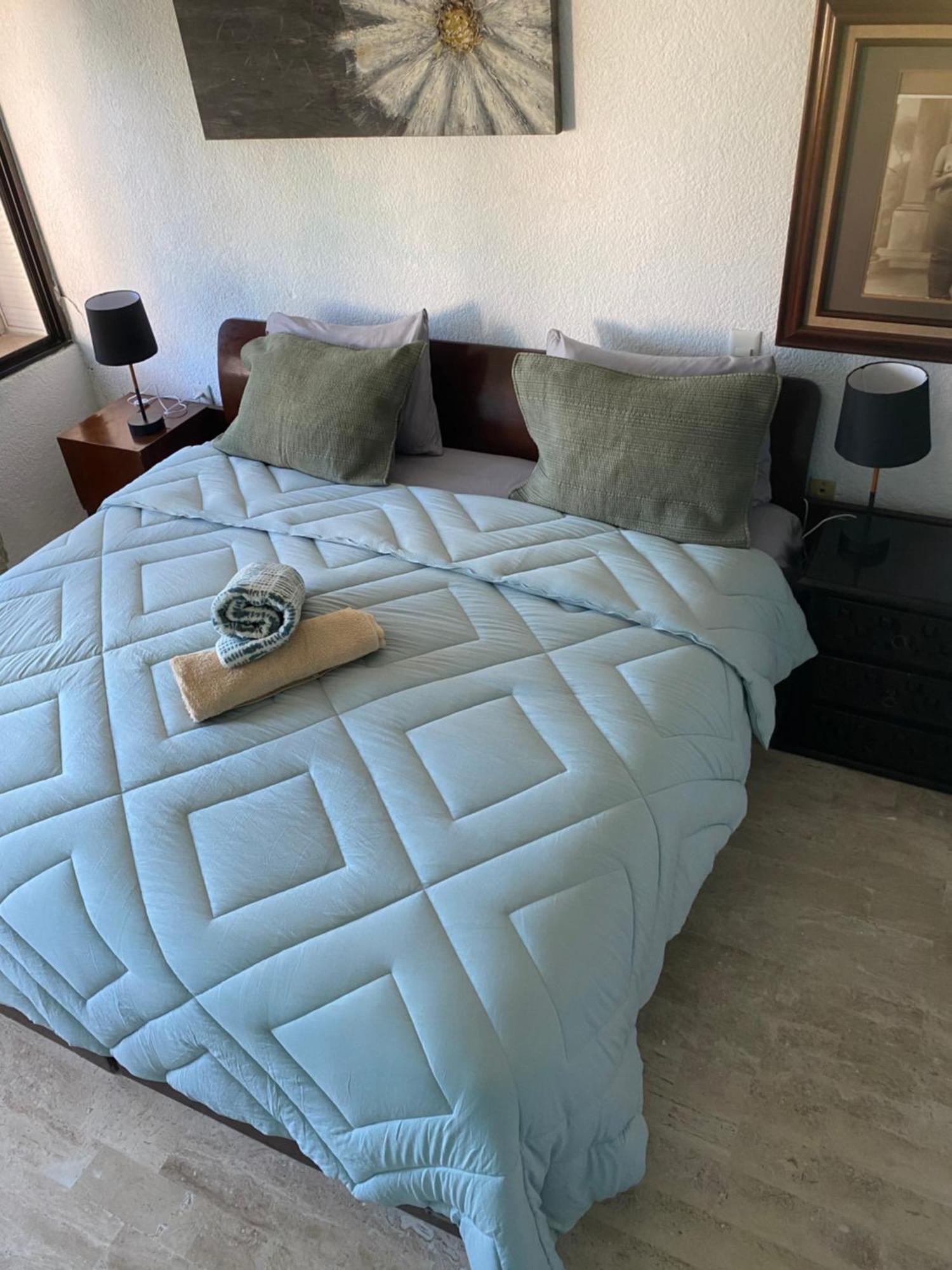 Front Beach Private Room With Shared Bathroom 坎昆 外观 照片