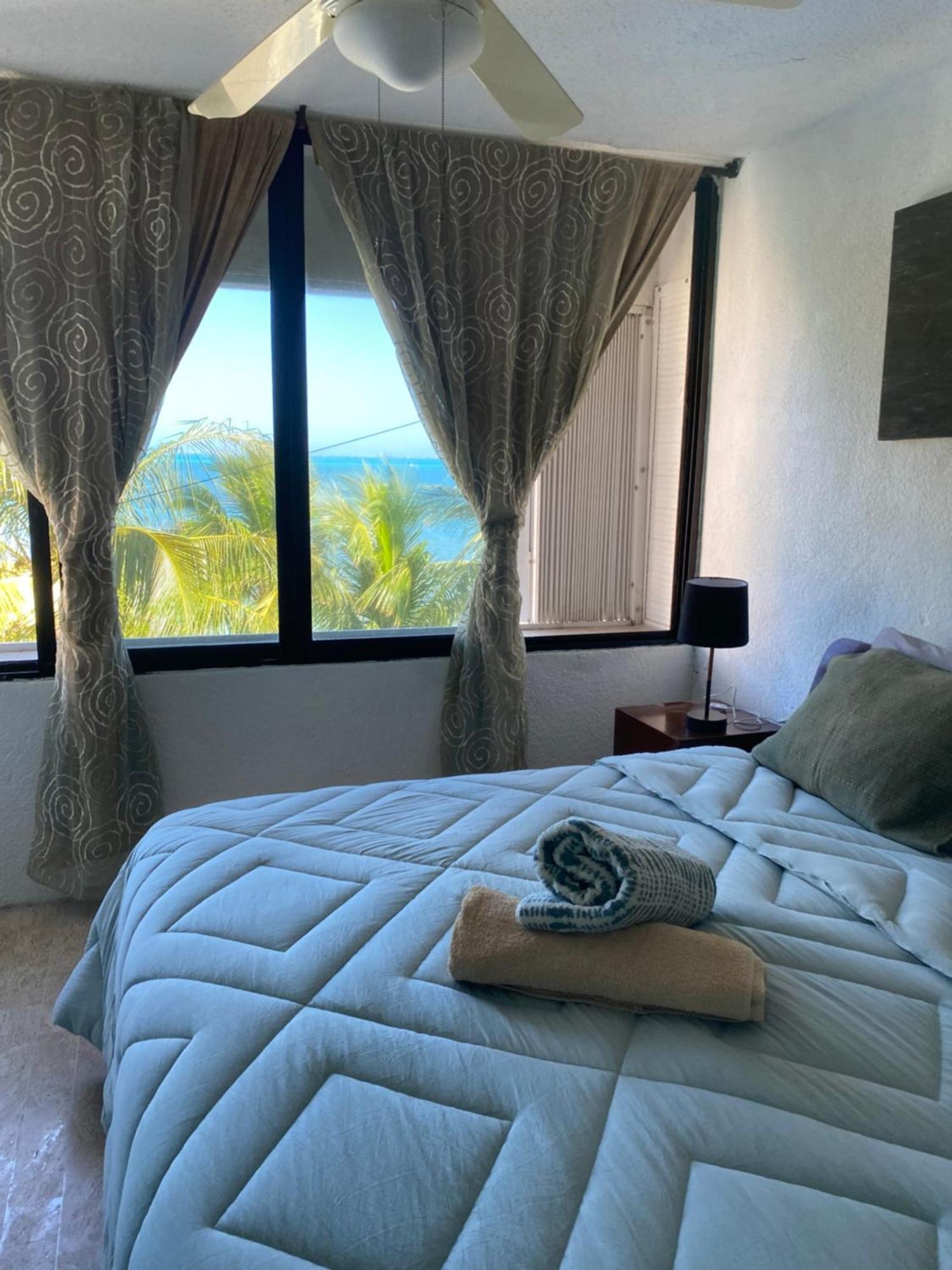 Front Beach Private Room With Shared Bathroom 坎昆 外观 照片