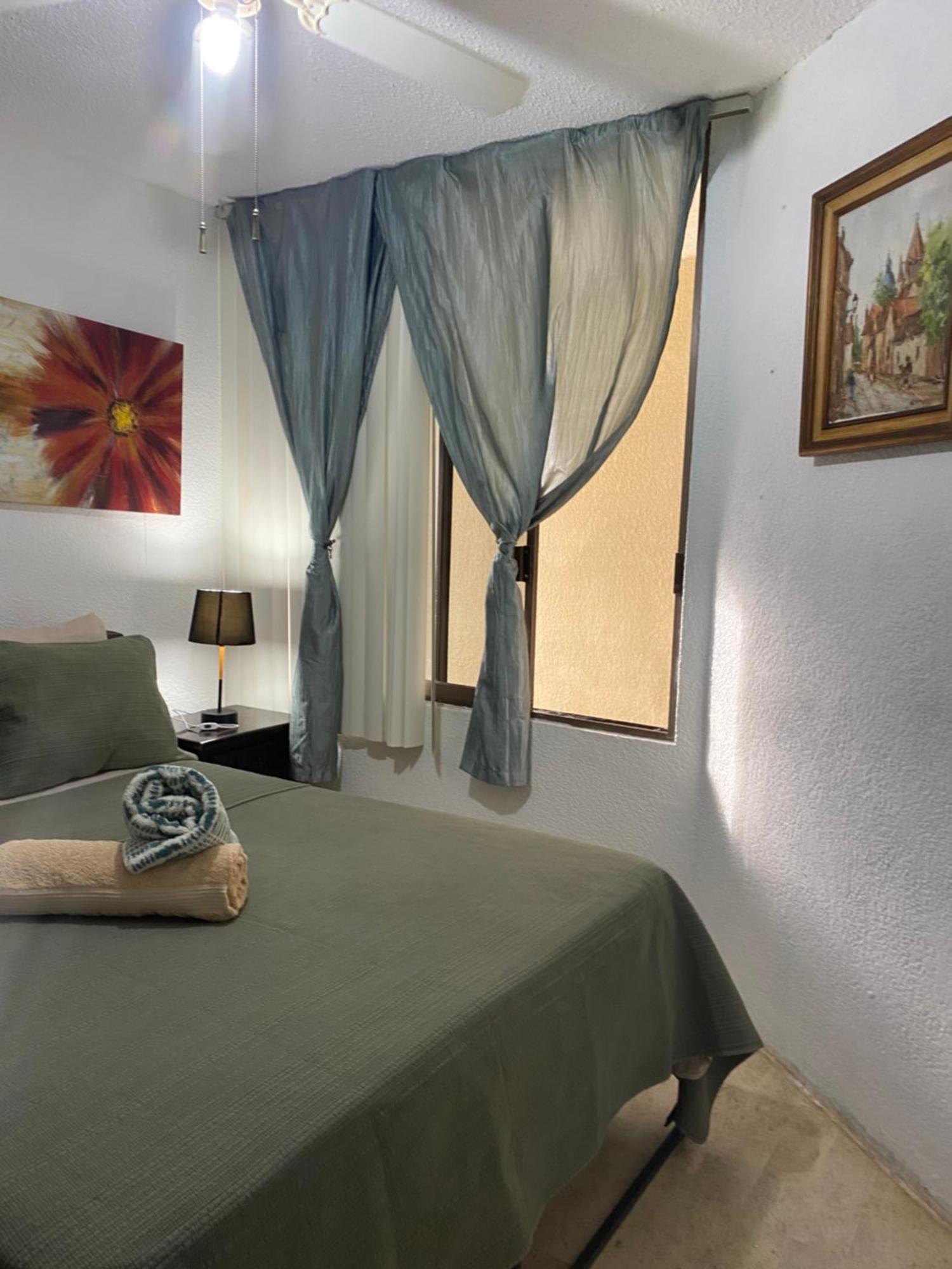 Front Beach Private Room With Shared Bathroom 坎昆 外观 照片