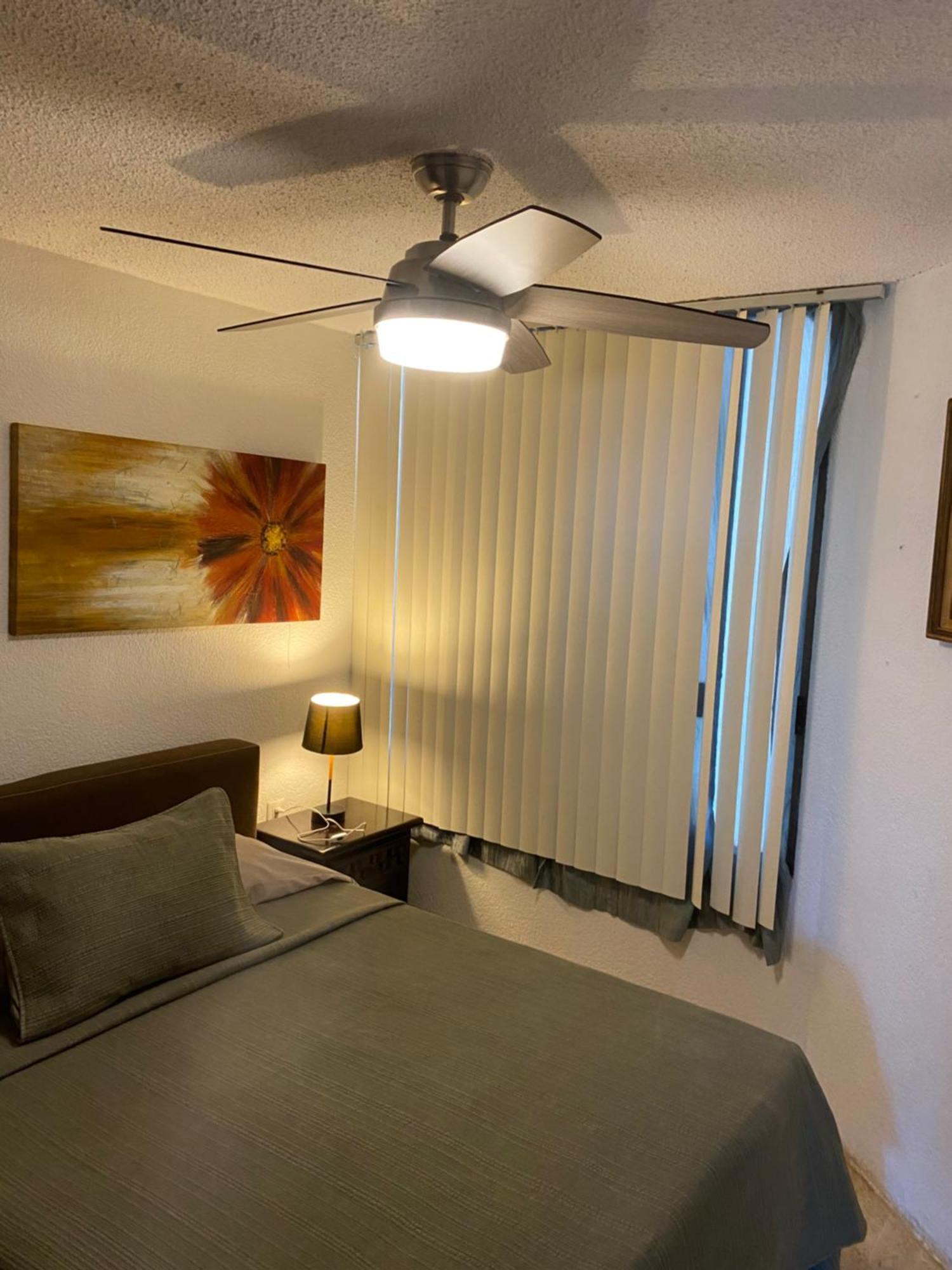Front Beach Private Room With Shared Bathroom 坎昆 外观 照片