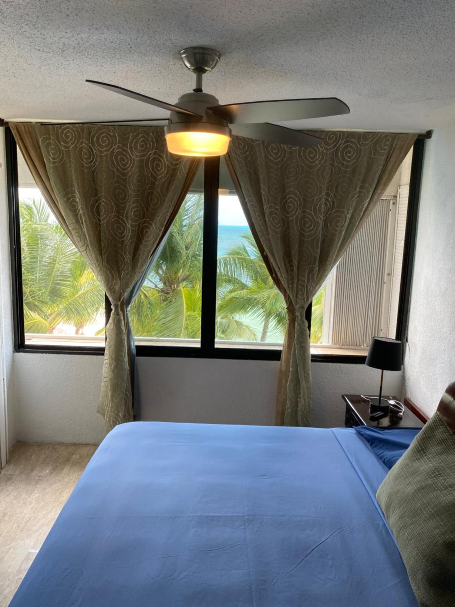 Front Beach Private Room With Shared Bathroom 坎昆 外观 照片