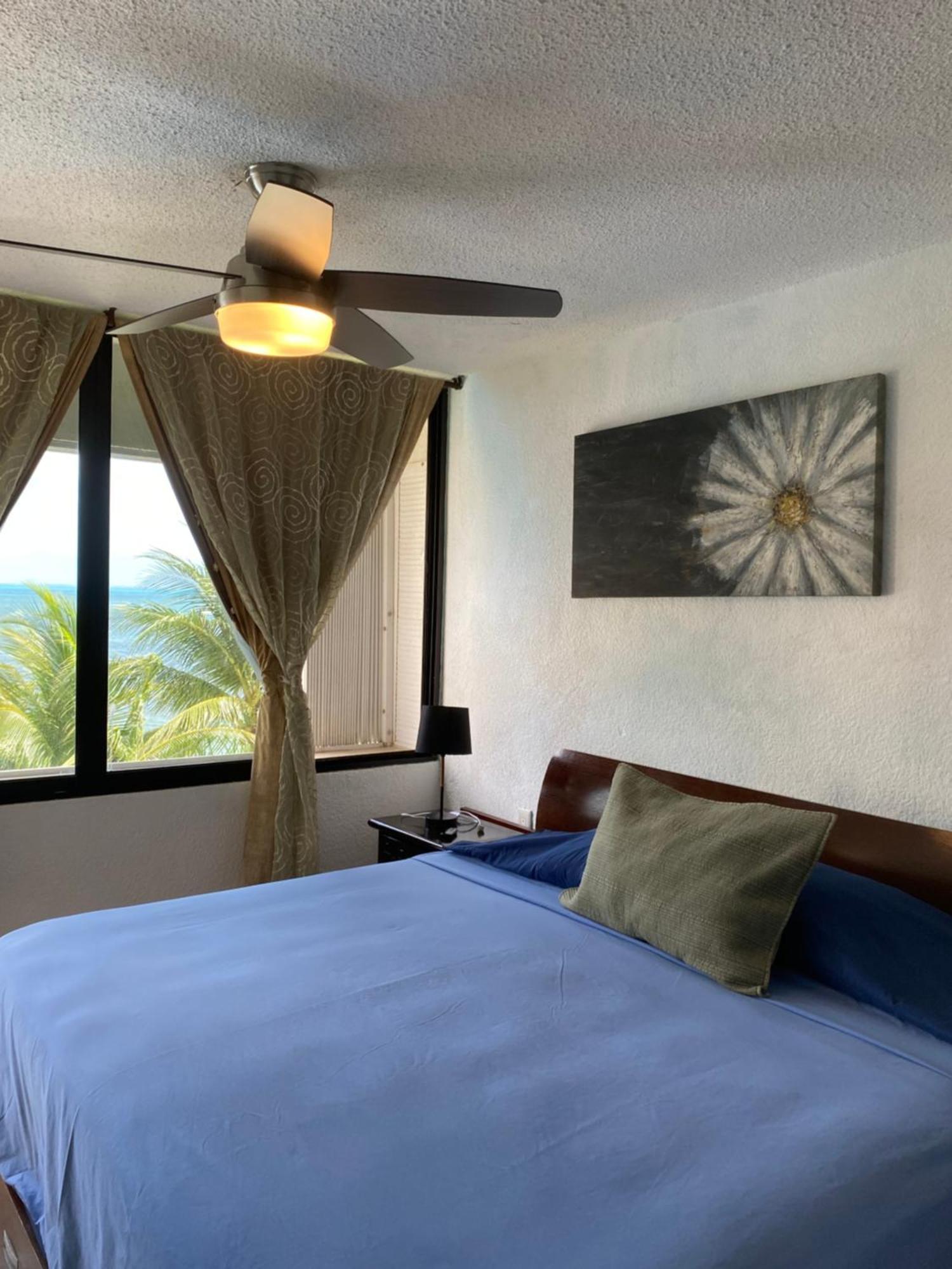 Front Beach Private Room With Shared Bathroom 坎昆 外观 照片